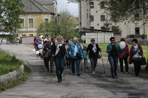 Marszu Nordic Walking Studentów UTW
