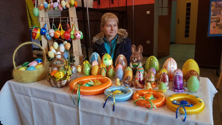 Kiermasz Wielkanoccny w Gryfickim Domu Kultury, marzec 2018, wystawa własnoręcznie robionych ozdób wielkanocne