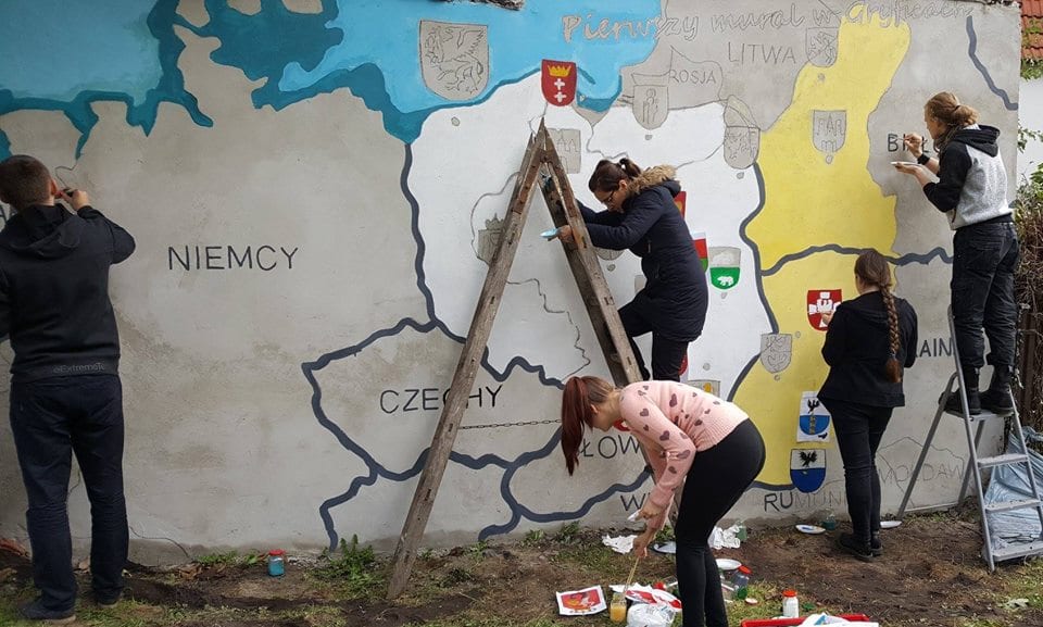 Obecnie prace nad gryfickim muralem są już prawie ukończone. Fot. Liceum Plastyczne im. Tadeusza Eysymonta w Gryficach.