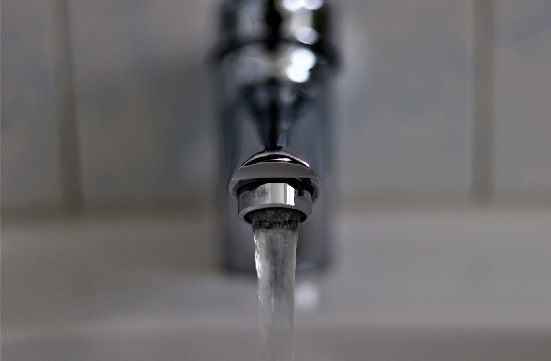 Woda z kranu może zawierać szkodliwe substancje niebezpieczne dla zdrowia